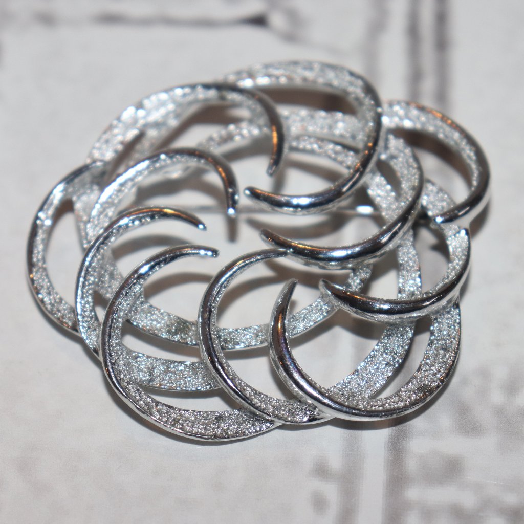 Silver Flower Brooch By Sarah Coventry 225 Wide 10$